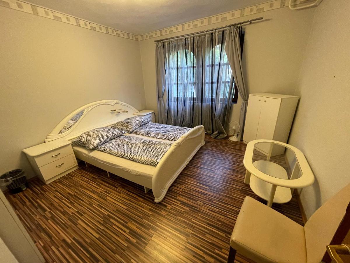 Отель Szimpla Vendeghaz Мишкольц Экстерьер фото